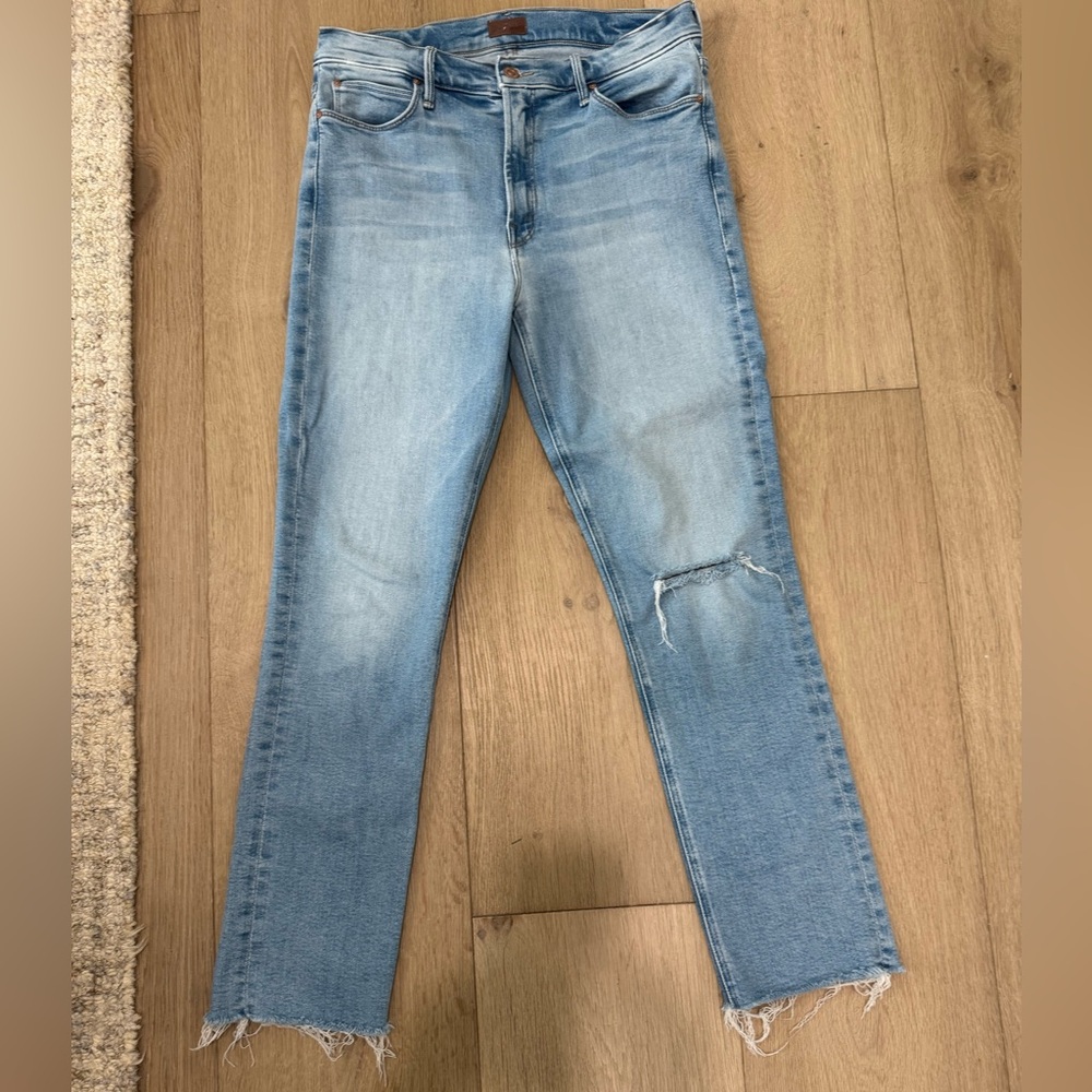 Mother jeans. Size 31. Mid rise dazzler ankle fray